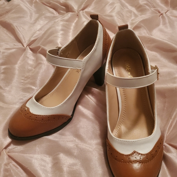 Womans, Size 7, Brown & White, 3 inch heels - Picture 2 of 9